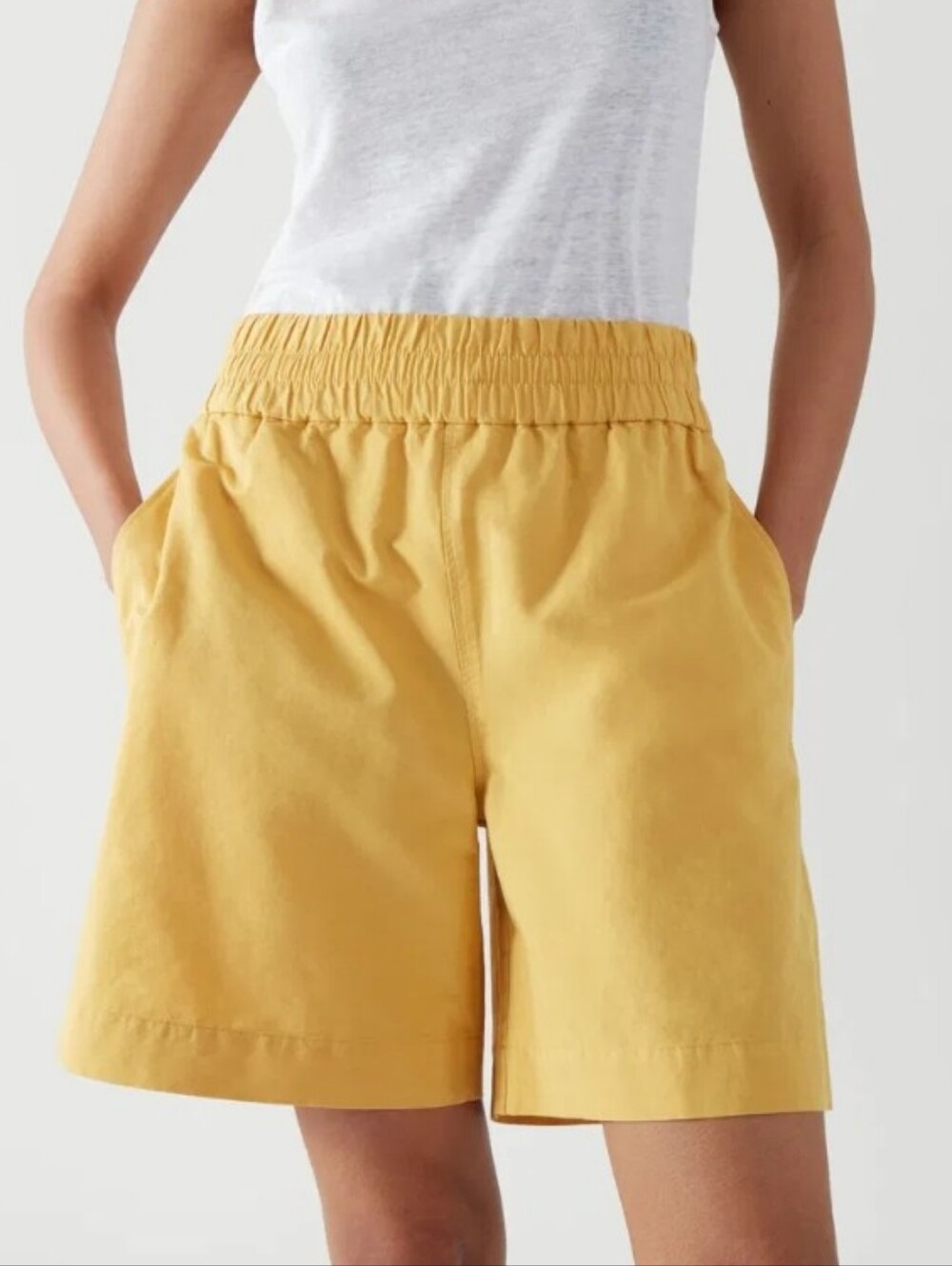 COS Women’s Linen Blend Yellow Elastic-Waist Casual Pull-On Bermuda Shorts M